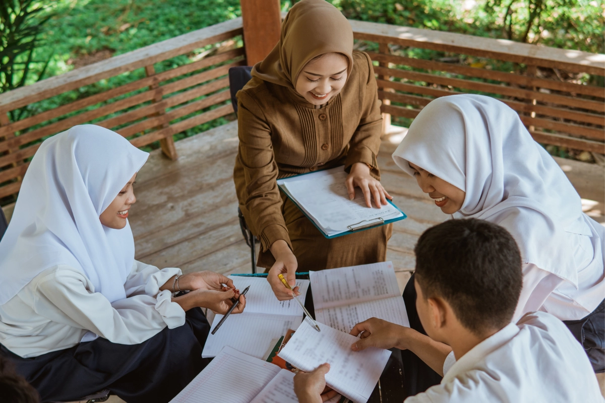Hari Guru Nasional 2025, Pemerintah Didesak Sejahterakan para Pendidik