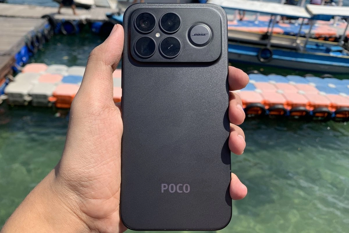 Kesan Pertama Menggenggam HP Flagship Poco F8 Pro dan F8 Ultra, Desain Impresif dan Grip Nyaman