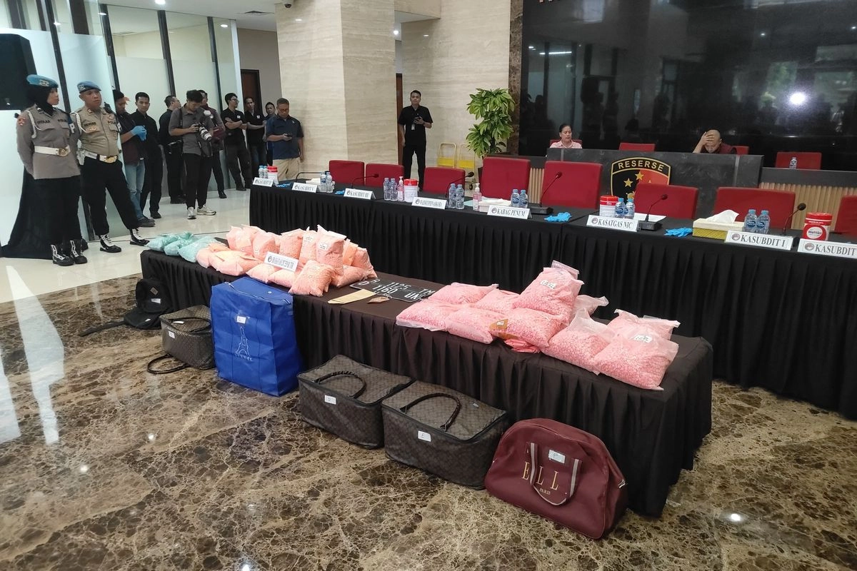 Penampakan Ratusan Ribu Ekstasi Kasus Kecelakaan di Tol Lampung