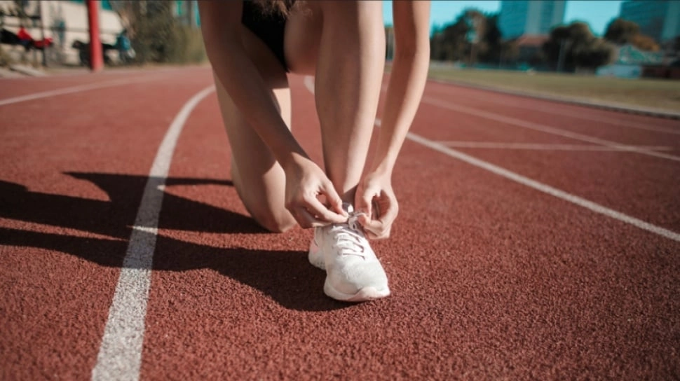 5 Rekomendasi Sepatu Running Lokal untuk Berbagai Medan, Harganya Mulai dari Rp300 Ribuan!