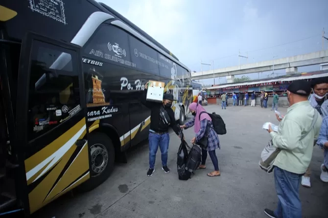 Liburan Akhir Tahun? 5 Bus Jakarta-Kudus dengan Fasilitas Terbaik Menanti Anda!