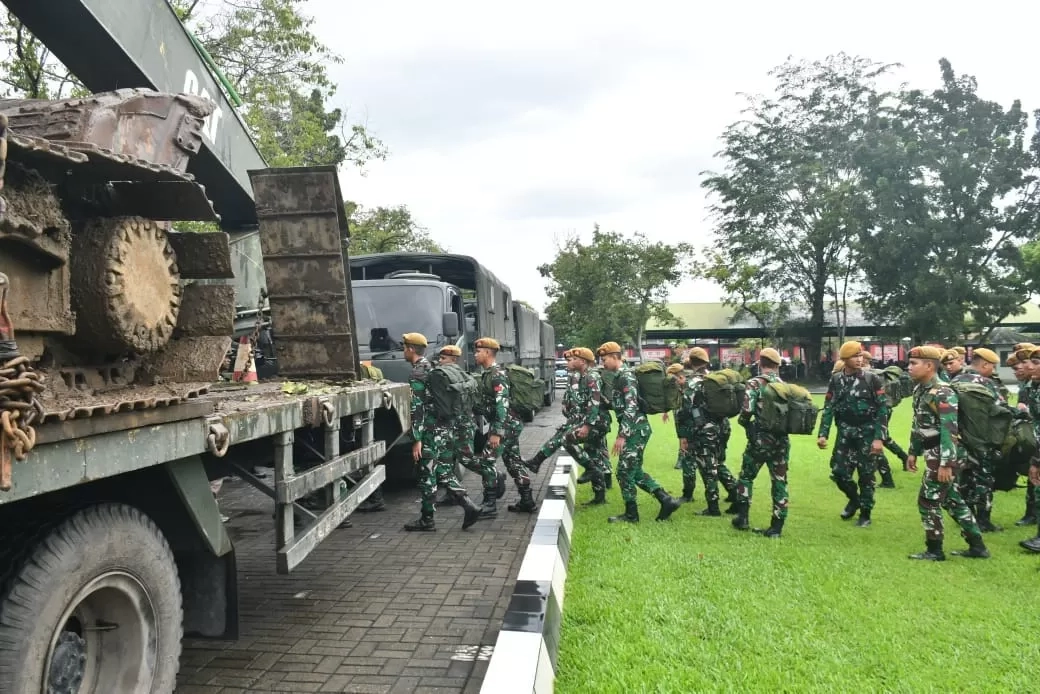 Sudah Kirim Pasukan Penanggulangan Bencana di Jawa dan Sumatera, TNI AD Bantu Buka Akses Jalan yang Sempat Putus