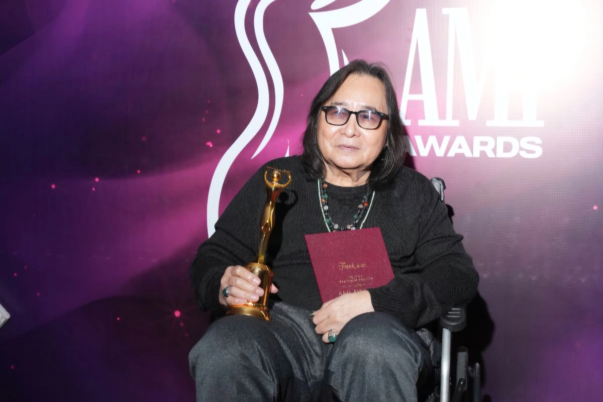 Frank & co. Persembahkan Trofi Bertabur Berlian untuk Para Legenda Musik Indonesia