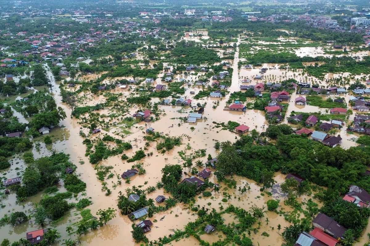 Kemensos Salurkan Bantuan Rp 2,6 M ke Korban Banjir dan Longsor di Sumatera
