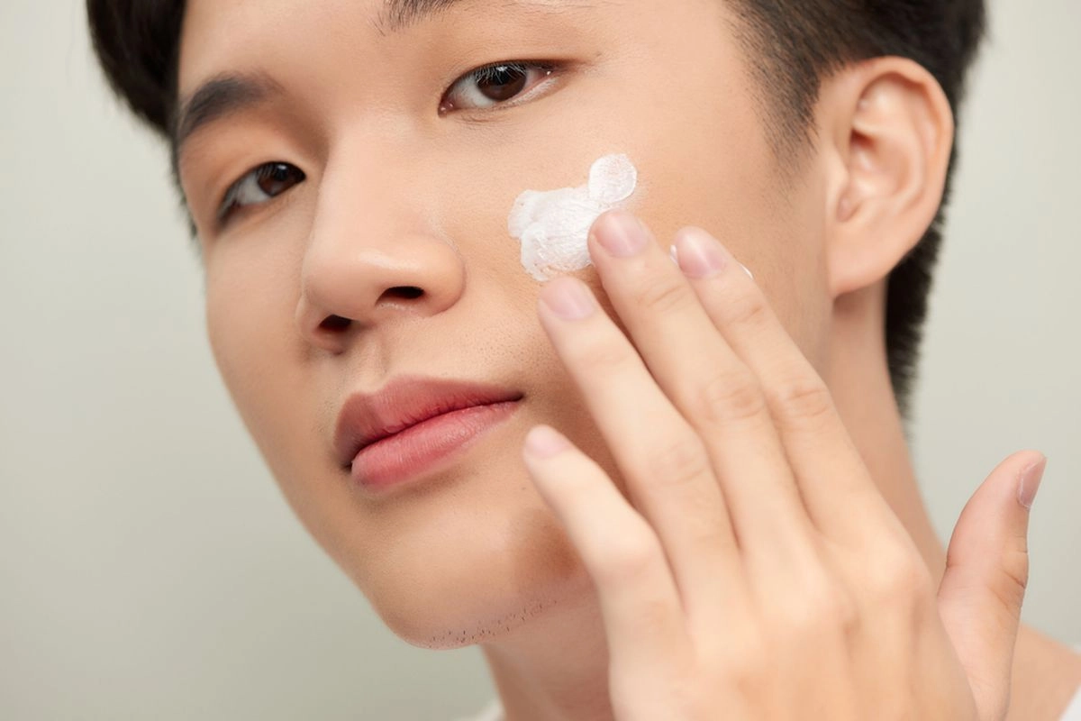 Moisturizer dan Sunscreen Jadi Kunci Skincare Pria, Mengapa?