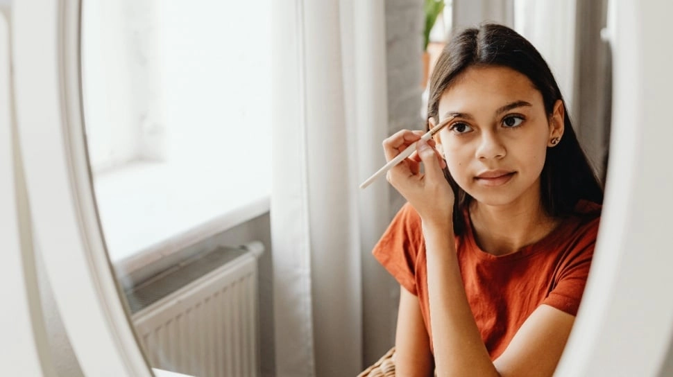 5 Pensil Alis Anti Luntur, Ada yang Wudhu Friendly untuk Muslimah