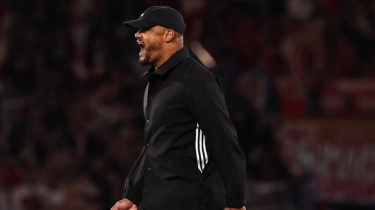 Bayern Munich Dipermalukan Arsenal, Vincent Kompany Sindir Wasit