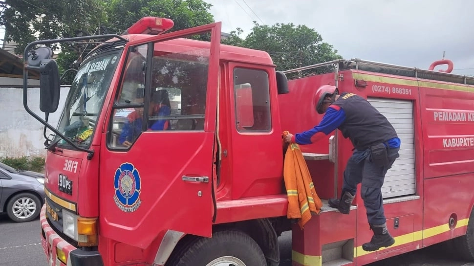 Saat Damkar Sleman Jadi Pelarian Warga untuk Segala Masalah: Dari Ular hingga Urusan Hati