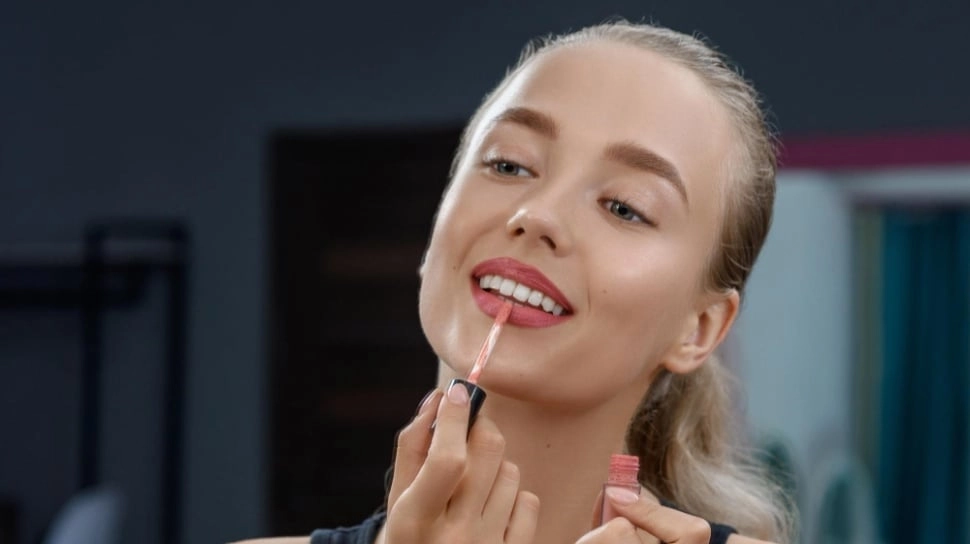 5 Lip Tint Glossy yang Bikin Bibir Nampak Sehat Berkilau, Harga Mulai Rp20 Ribuan Saja