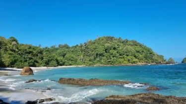 Mau Healing ke Laut? Ini 15 Pantai di Selatan Jawa yang Wajib Dikunjungi
