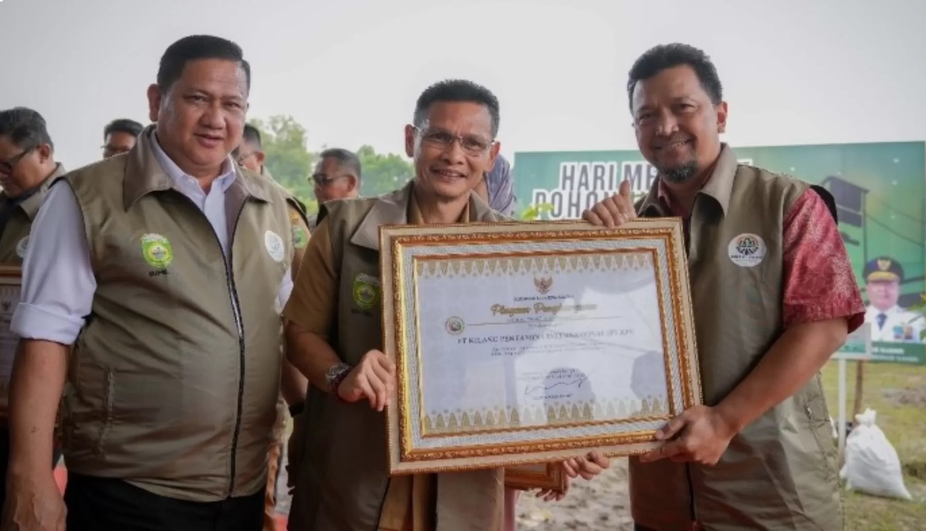 Pulihkan Ekosistem Pesisir, Kilang Pertamina Sabet Penghargaan dari Gubernur Sumsel