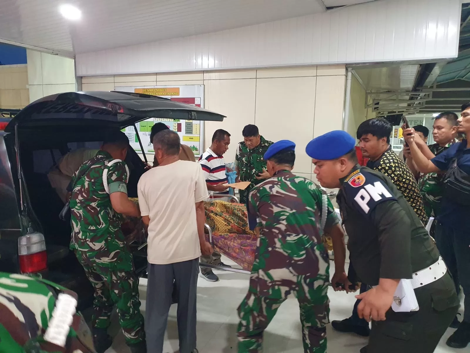 Tim SAR Gabungan Temukan 1 dari 2 Prajurit TNI AD yang Hilang Tersapu Longsor Susulan Saat Selamatkan Warga di Jembatan Kembar Silaiang Bawah