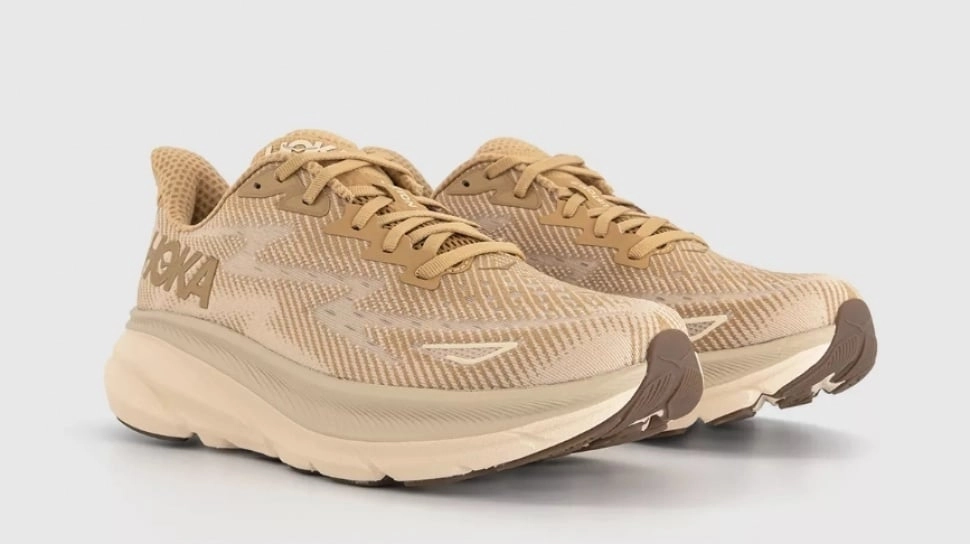 3 Rekomendasi Sepatu Lari Hoka Terbaik Diskon 70 Persen di Foot Locker
