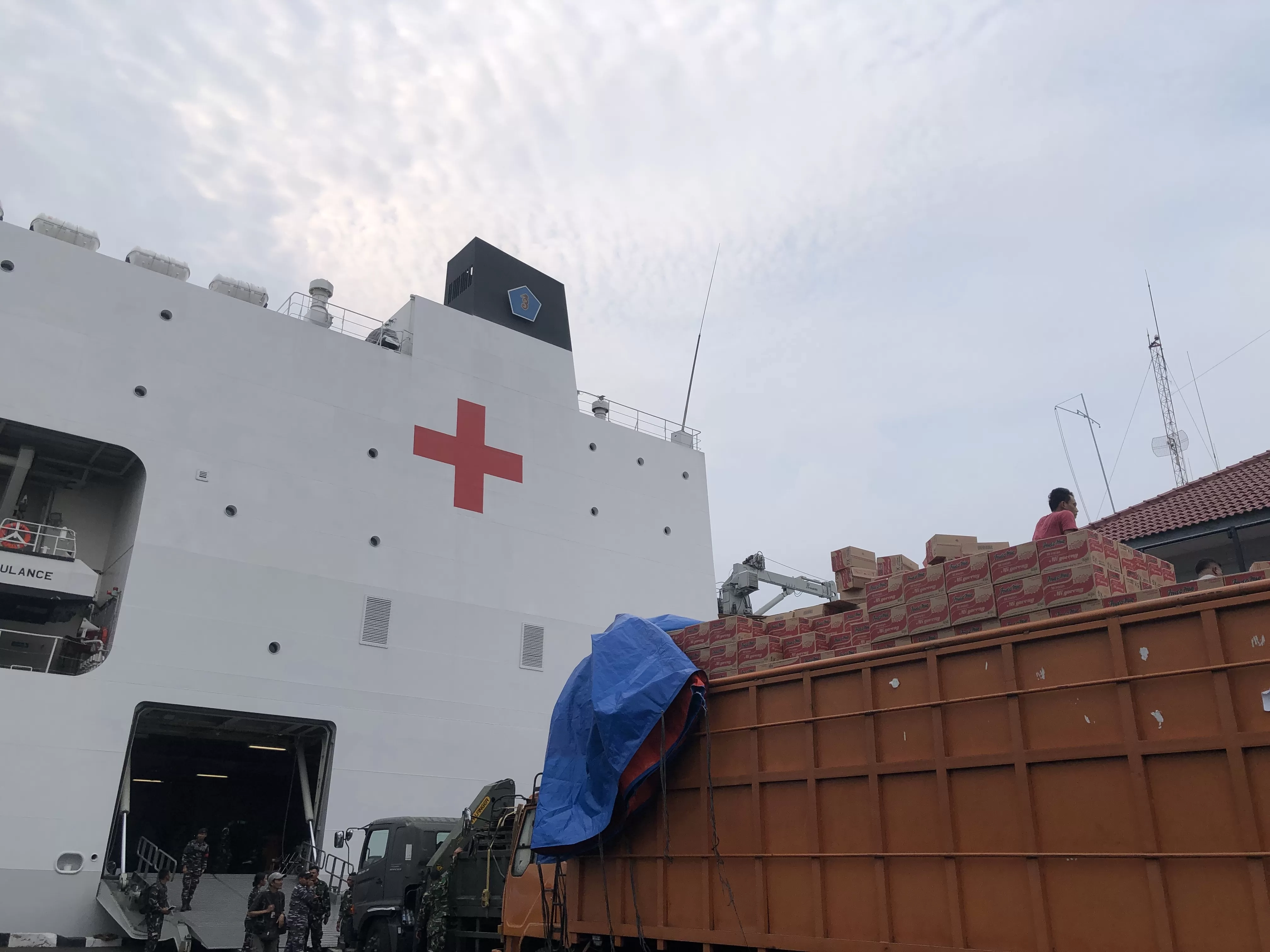 Bawa Bantuan dari Alumni AAL 1994 untuk Korban Bencana, KRI dr. Radjiman Wedyodiningrat-992 Segera Bertolak ke Sumatera