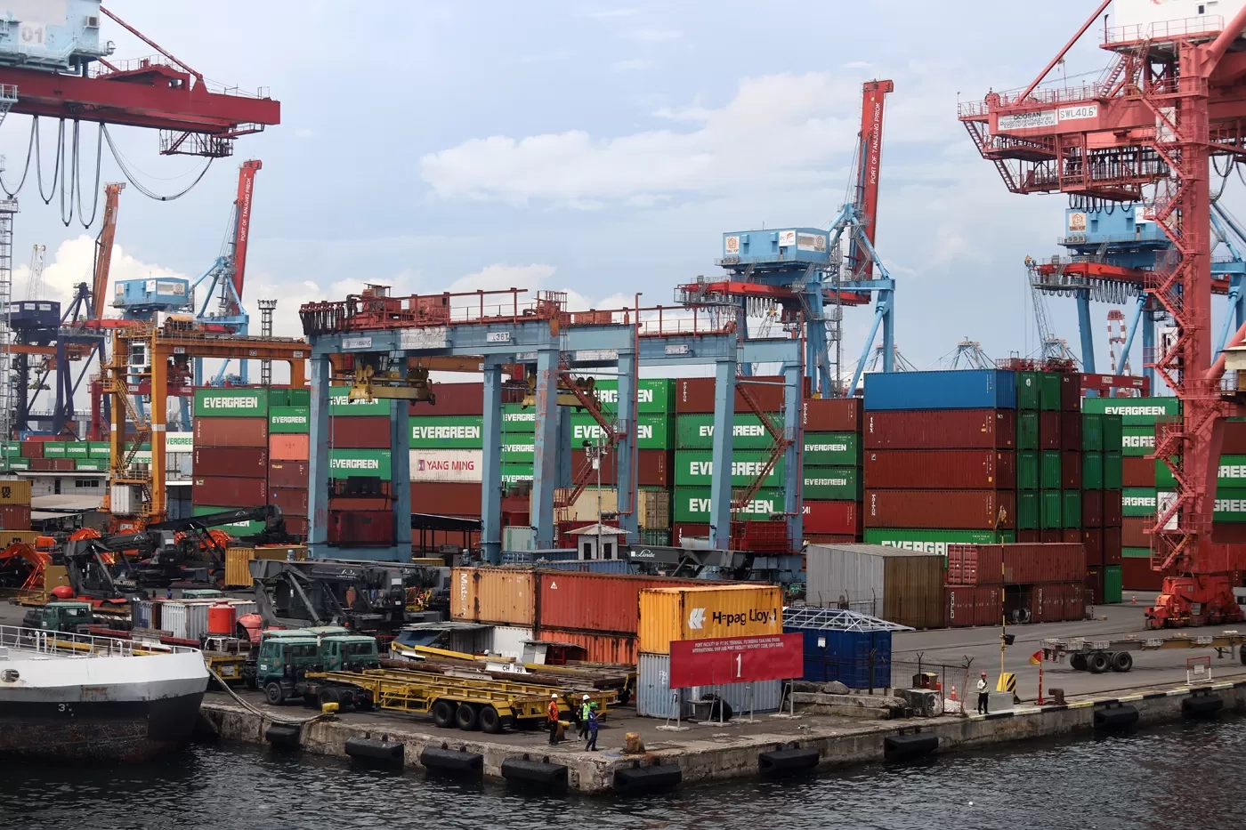 Ekspor RI Turun per Oktober 2025, Dipicu Pengiriman Minyak Mentah yang Merosot