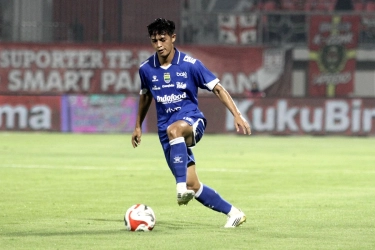 Alasan Hodak Mainkan Alfeandra Dewangga Sebagai Starter di Persib