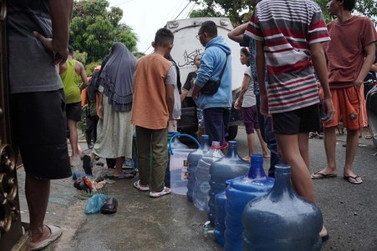 Dompet Dhuafa Kirim 10.000 Liter Air Bersih untuk Korban Banjir Medan