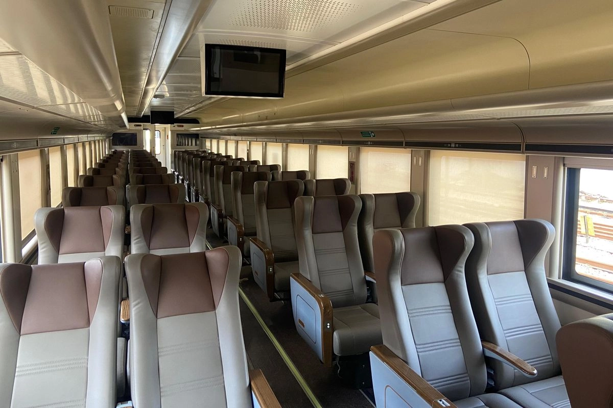 Mulai Hari Ini, KA Argo Wilis dan KA Turangga Pakai Kereta Stainless Steel New Generation