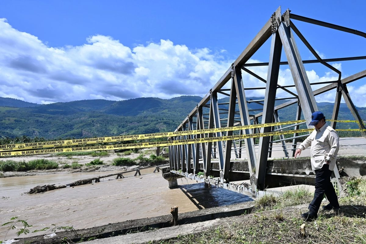Prabowo Datangi Jembatan Pante Dona di Aceh yang Tersisa Rangka Baja imbas Banjir Bandang