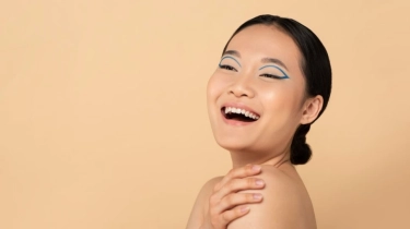 7 Rekomendasi Bedak Padat untuk Kulit Kuning Langsat, Bikin Cantik Natural