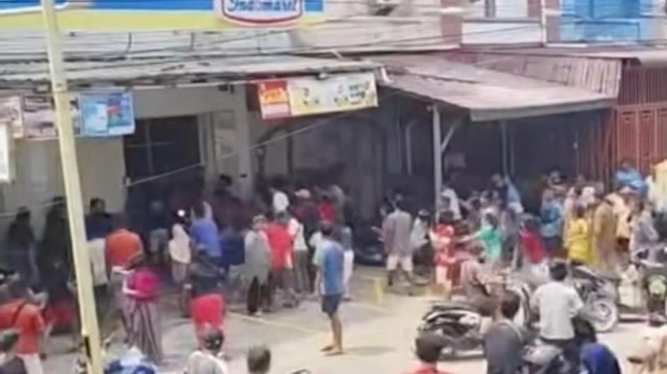 Cegah Penjarahan Meluas, Polda Sumut Kerahkan Brimob di Minimarket hingga Gudang Bulog!