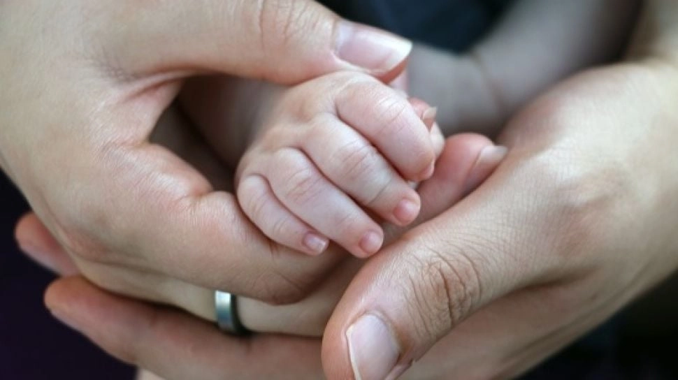 Dari Flu hingga Hidung Tersumbat: Panduan Menenangkan Ibu Baru Saat Bayi Sakit