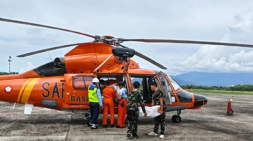 Diangkut Helikopter, 4 Ton Bantuan Udara Diterjunkan ke 3 Kabupaten di Sumbar
