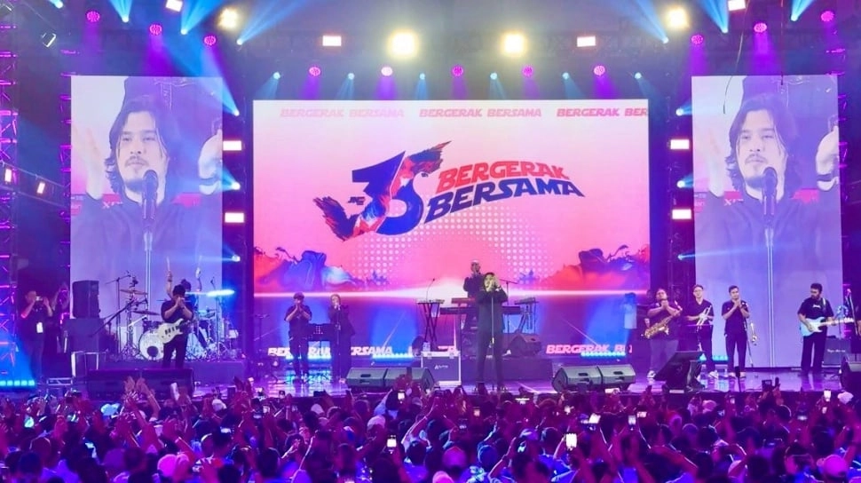 Konser Dewa 19 dan Rekor MURI Berangkatkan Umrah 1.171 Karyawan Jadi Highlight di GBK