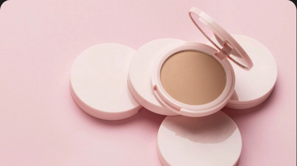 5 Bedak dengan Formula Tahan Air, Buat Makeup Awet Seharian