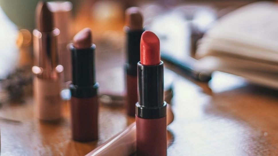 Huru-hara Lipstik Food Grade, Begini Ciri Lipstik yang Benar-Benar Aman bagi Kesehatan