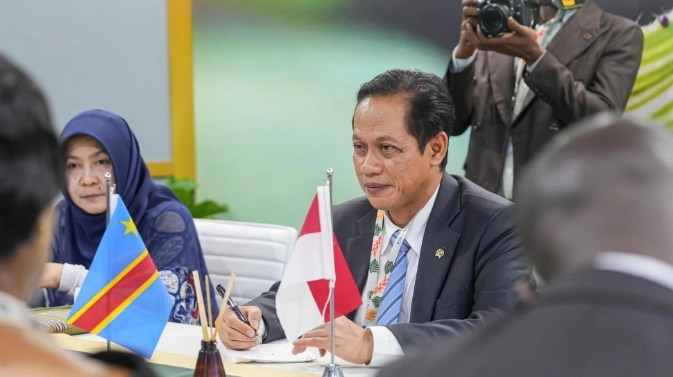 Menteri LH Soroti Hilangnya Puluhan Ribu Hektare Hutan di Balik Bencana Sumatra