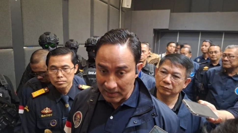 Siapa Pria Misterius di Samping Ratu Narkoba Dewi Astutik Saat Digerebek di Kamboja?