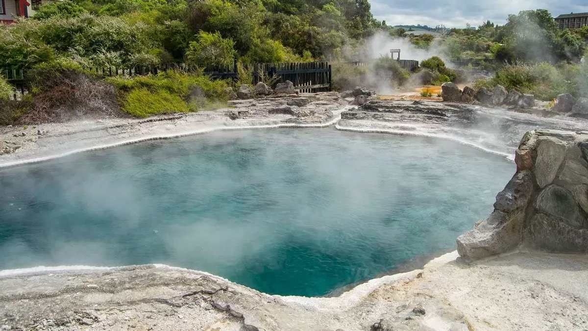 12 Wisata Air Panas Terbaik di Jawa Timur untuk Liburan di Musim Hujan