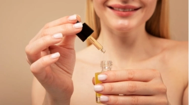 5 Rekomendasi Serum Kolagen Lokal untuk Usia 40-an, Harga Mulai Rp20 Ribuan