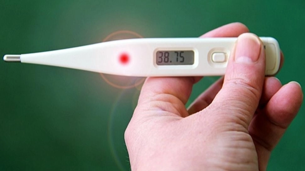 Cuaca Lagi Labil, Ini Tips Atasi Demam Anak di Rumah