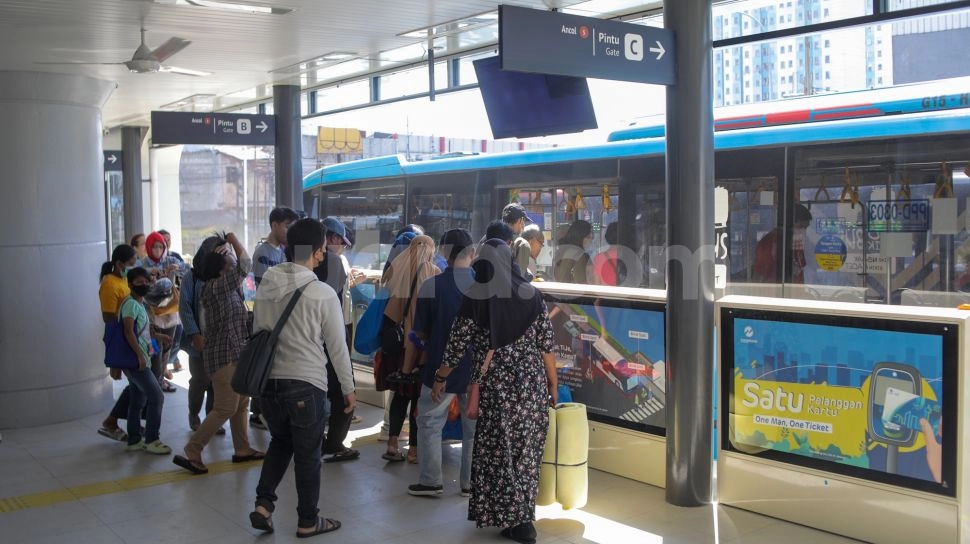 Emiten TRON Sulap Halte TransJakarta Pakai Teknologi Canggih
