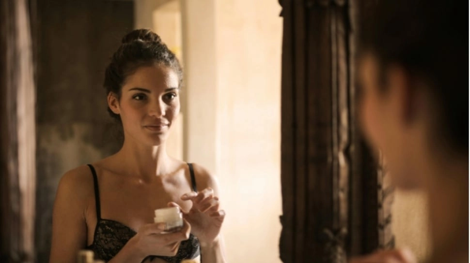 Kolagen Banking vs Suntik Filler: Mana yang Lebih Aman untuk Melawan Tanda Penuaan?