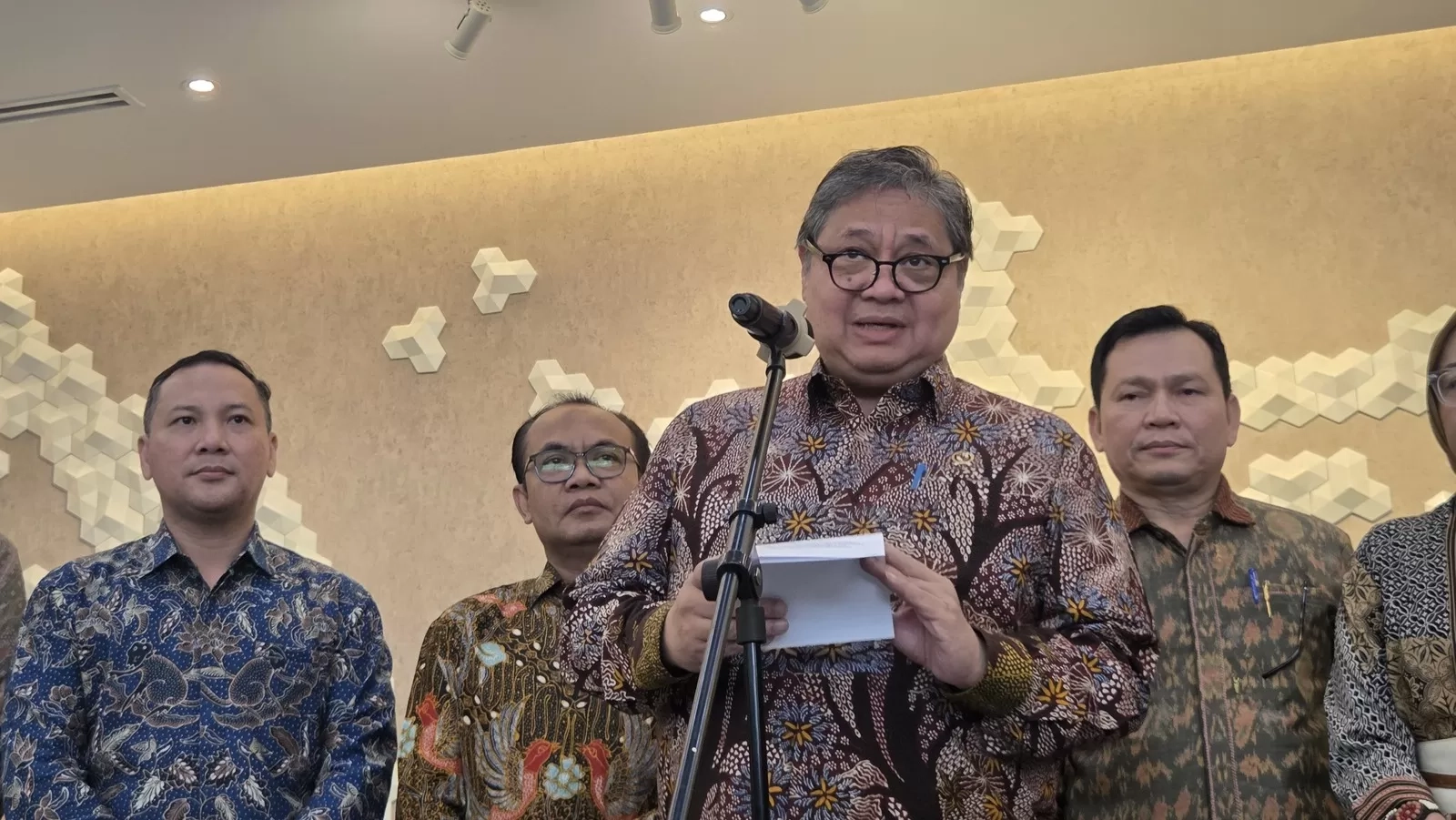 Pemerintah Resmi Batalkan Pensiun Dini PLTU Cirebon 1, Bidik Pembangkit Listrik yang Lebih Tua