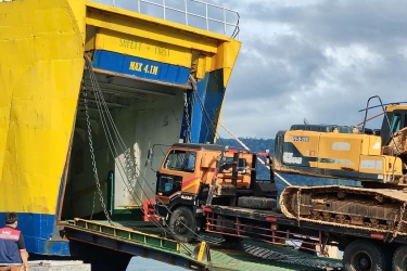 Bantuan Logistik dan Alat Berat Berlayar ke Sibolga untuk Pulihkan Akses