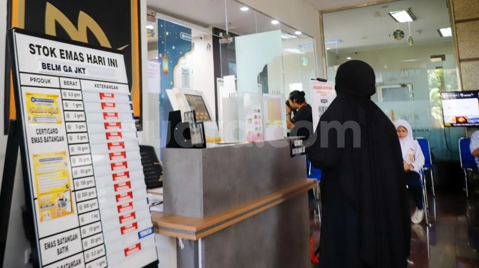 Jelang Akhir Pekan, Harga Emas Antam Naik Tipis Jadi Rp 2.407.000 per Gram