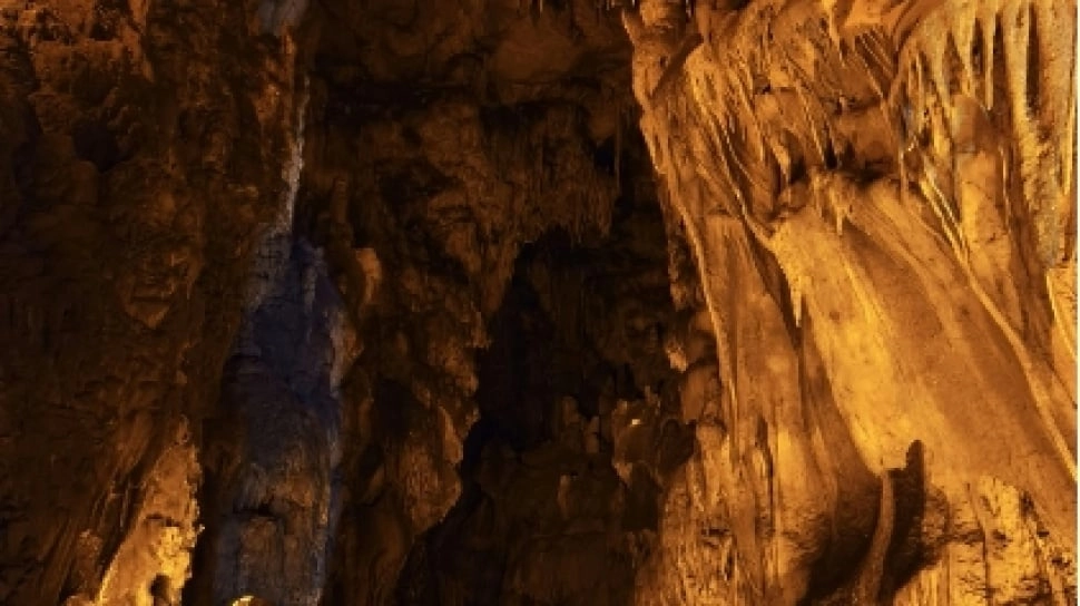 Tersembunyi di Sukabumi: Ungkap Pesona Gua Buniayu, dari Kegelapan Total hingga Keajaiban Stalaktit