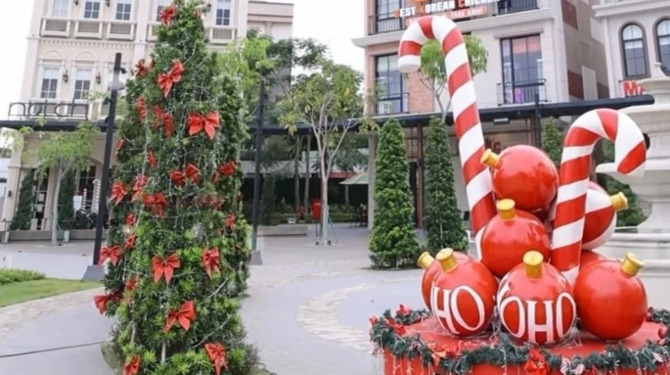 Wajib Kunjungi! PIK Icon Berubah Jadi 'Christmas Village' Penuh Keajaiban Natal