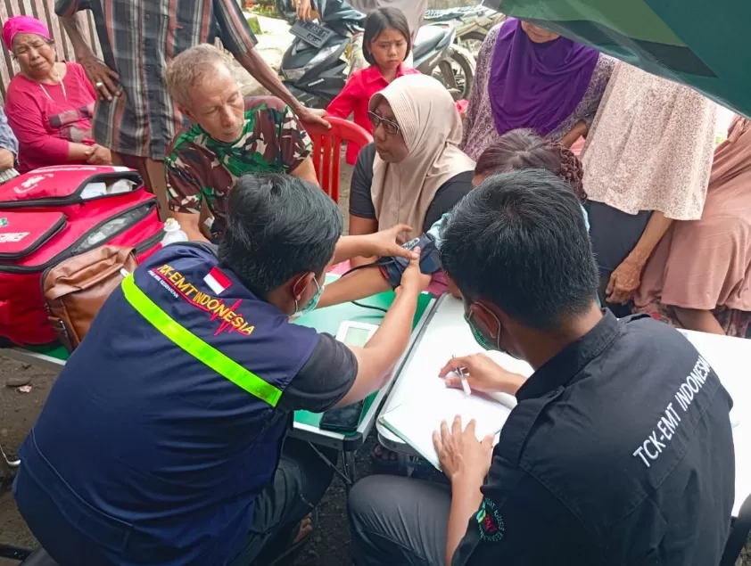 Pekan Kedua Pasca Banjir Besar Aceh-Sumatera, Petugas Gabungan Antisipasi Penyakit di Lokasi Pengungsian