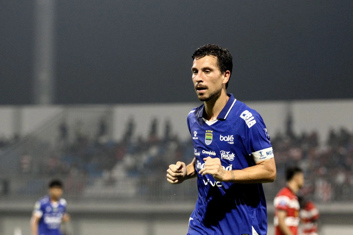 Saat Laga Persib Vs Borneo FC Diwarnai Ketegangan Thom Haye dan Beckham Putra
