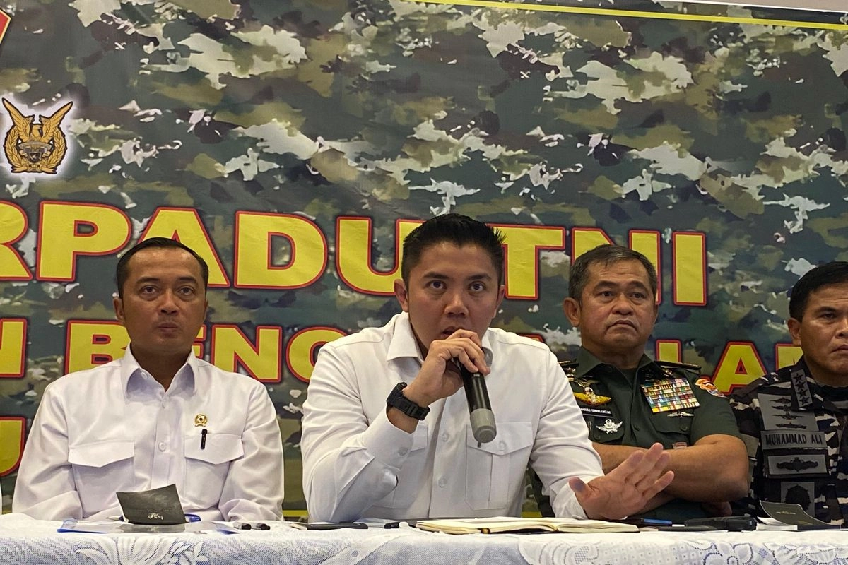 Akses Darat Belum Pulih, Pemerintah Kirim Genset ke RS Takengon Pakai Helikopter BNPB