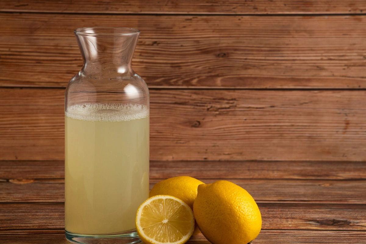 Mana yang Lebih Efektif Redakan Batuk, Obat atau Madu dan Perasan Lemon?