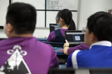 Singapura Larang Pelajar Pakai HP dan Smartwatch Selama Sekolah