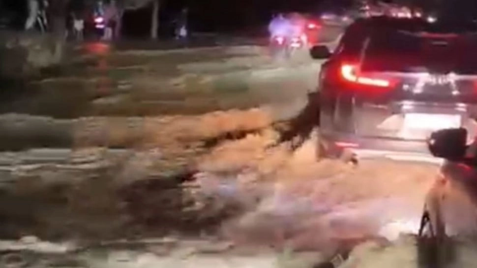 Jalan Lintas Pidie Jaya - Bireuen Aceh Kembali Lumpuh Diterjang Banjir Minggu Dini Hari