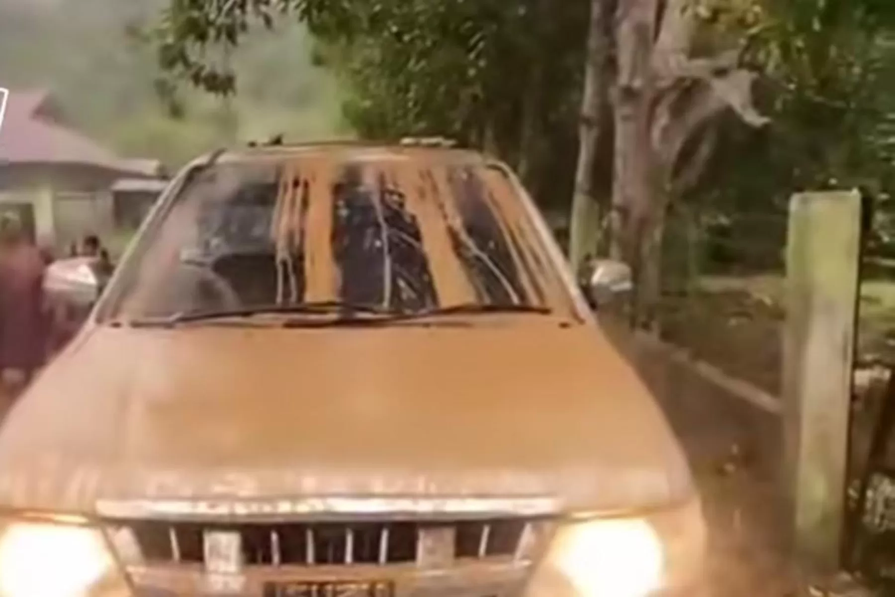 Jangan Langsung Nyalakan Mobil usai Terendam Banjir! Cek 4 Komponen ini Biar Nggak Boncos