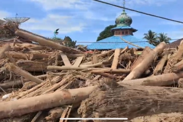 Bareskrim Kirim Tim Usut Kayu Gelondongan di Banjir Sumatera Barat